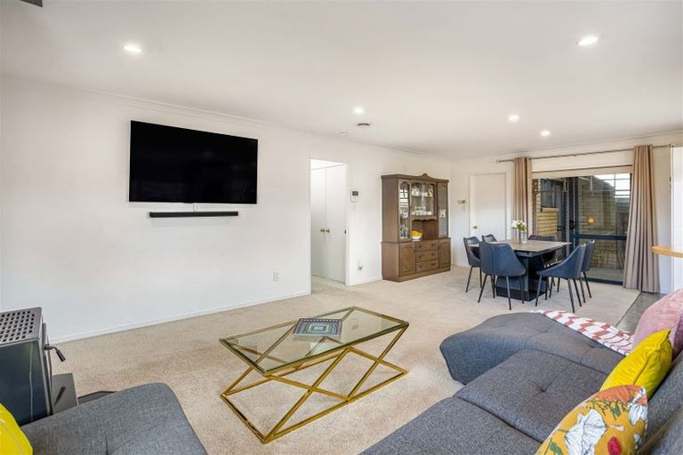 Photo of property in 8 Clover Drive, Henderson, Auckland, 0610