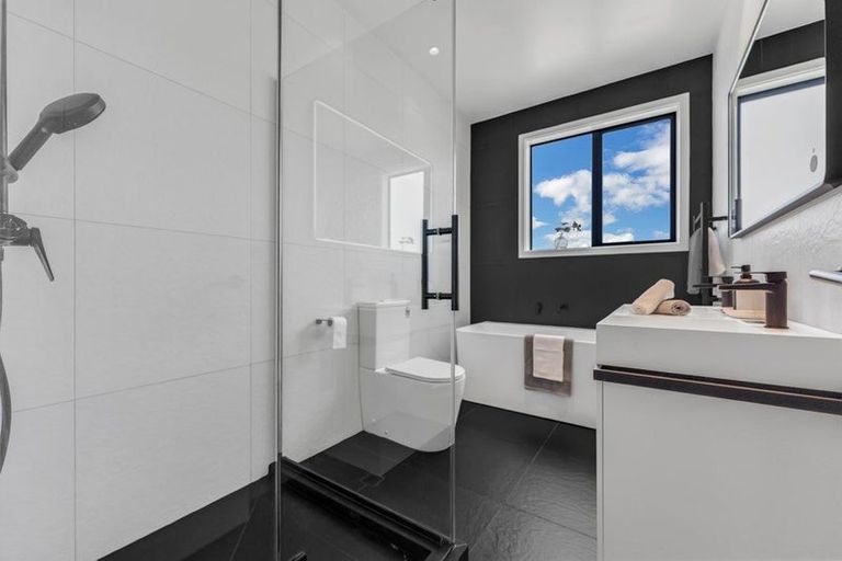 Photo of property in 2 Picnic Point Road, Hobsonville, Auckland, 0616