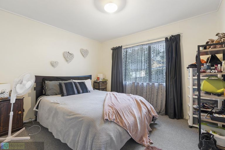 Photo of property in 5 Frosses Place, Massey, Auckland, 0614