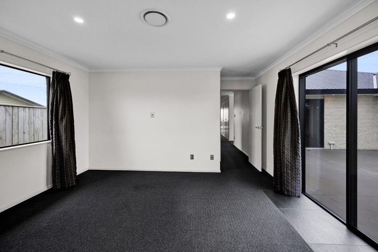 Photo of property in 14 Larlin Drive, Hawera, 4675