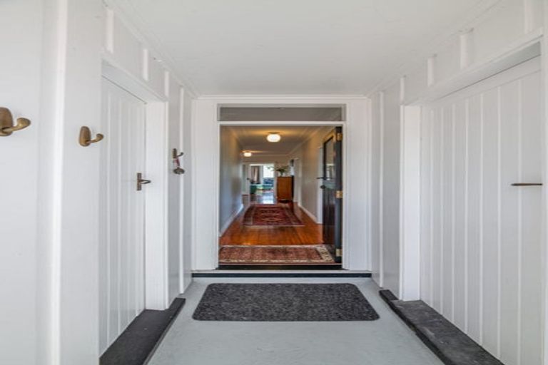 Photo of property in 8a Ava Avenue, Titirangi, Auckland, 0604