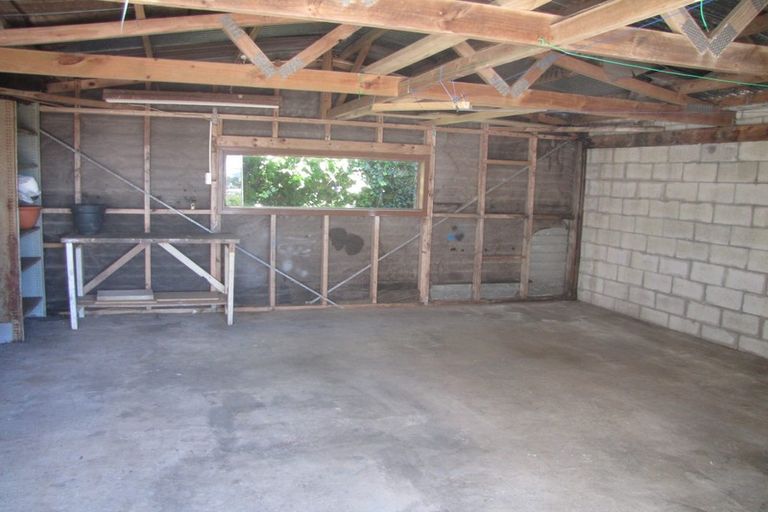 Photo of property in 88 Ruskin Road, Newlands, Wellington, 6037