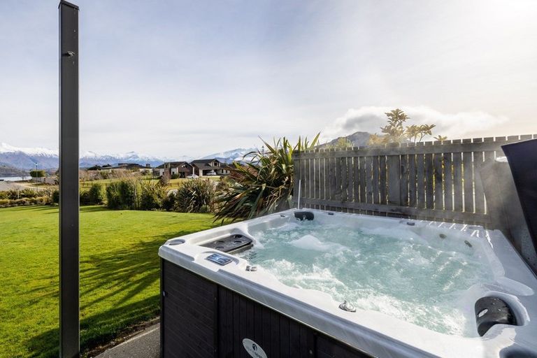Photo of property in 28 Minaret Ridge, Wanaka, 9305