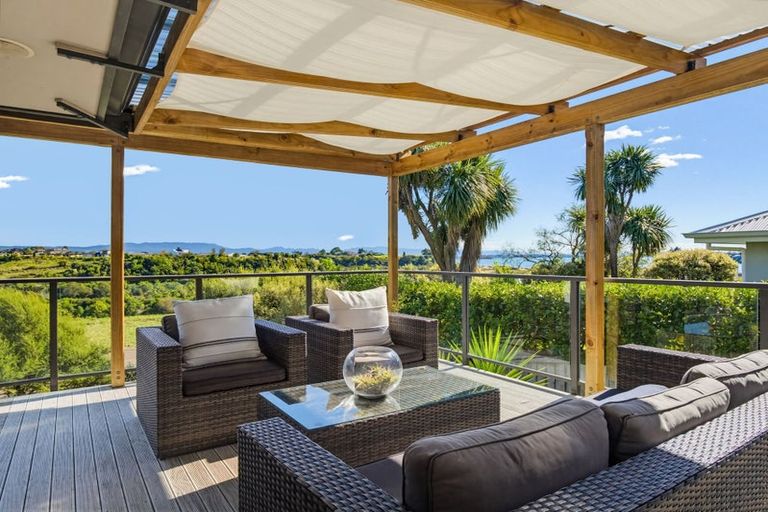 Photo of property in 64 Sereno Vista, Bellevue, Tauranga, 3110