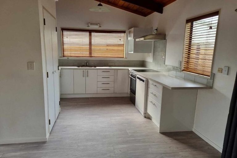 Photo of property in 17 Lee Road, Hannahs Bay, Rotorua, 3010