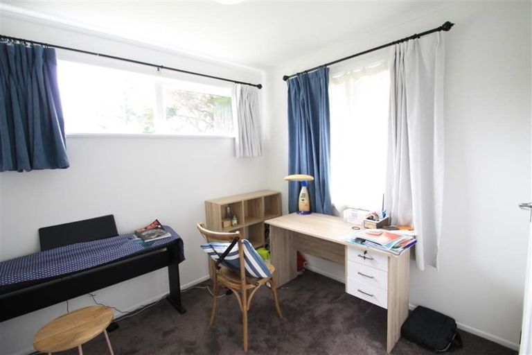 Photo of property in 19 Segedin Place, Glenfield, Auckland, 0629