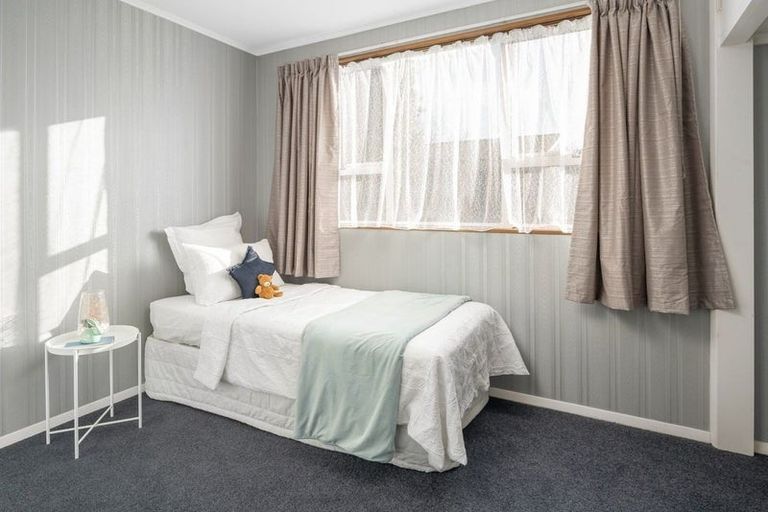 Photo of property in 28 Holdaway Street, Riversdale, Blenheim, 7201