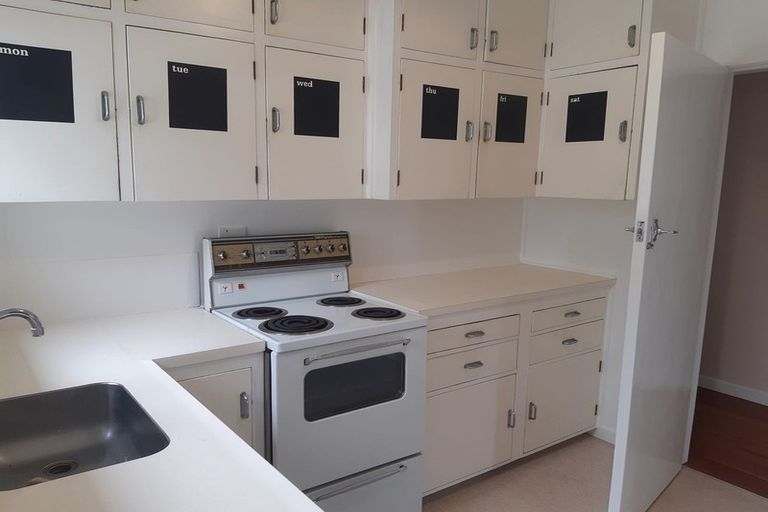 Photo of property in 1/29 Lake Road, Northcote, Auckland, 0627