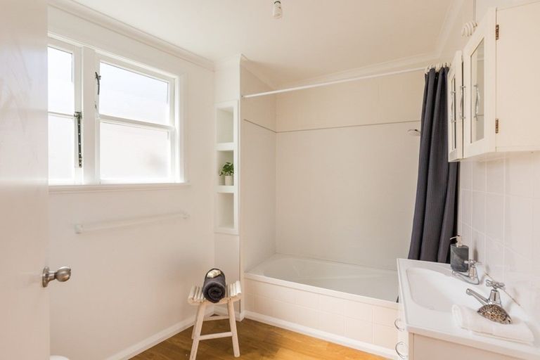 Photo of property in 1 Moheke Avenue, Roslyn, Palmerston North, 4414