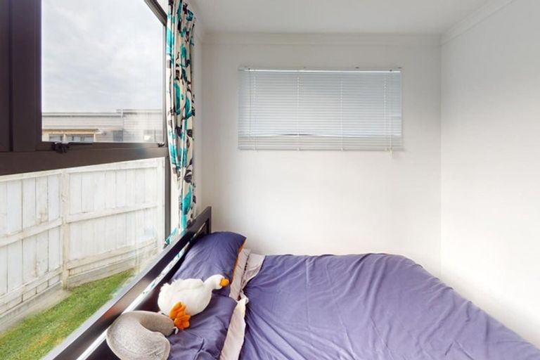 Photo of property in 50 Exeter Crescent, Takaro, Palmerston North, 4412