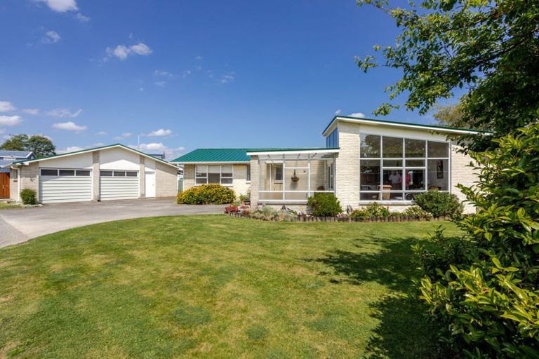 Photo of property in 63 Mcphee Street, Dannevirke, 4930