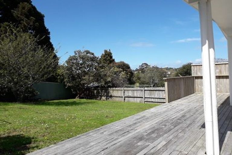 Photo of property in 14 Stottholm Road, Titirangi, Auckland, 0604