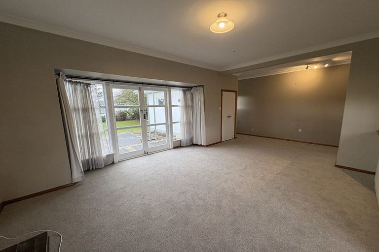 Photo of property in 17 Howard Road, Taradale, Napier, 4112