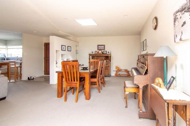 Photo of property in 8 Northbrook Court, Roslyn, Palmerston North, 4414