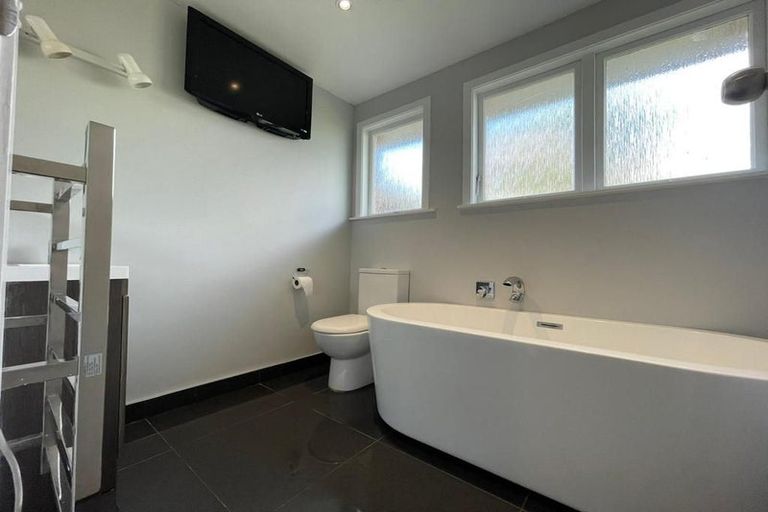 Photo of property in 26 Crompton Road, Massey, Auckland, 0614