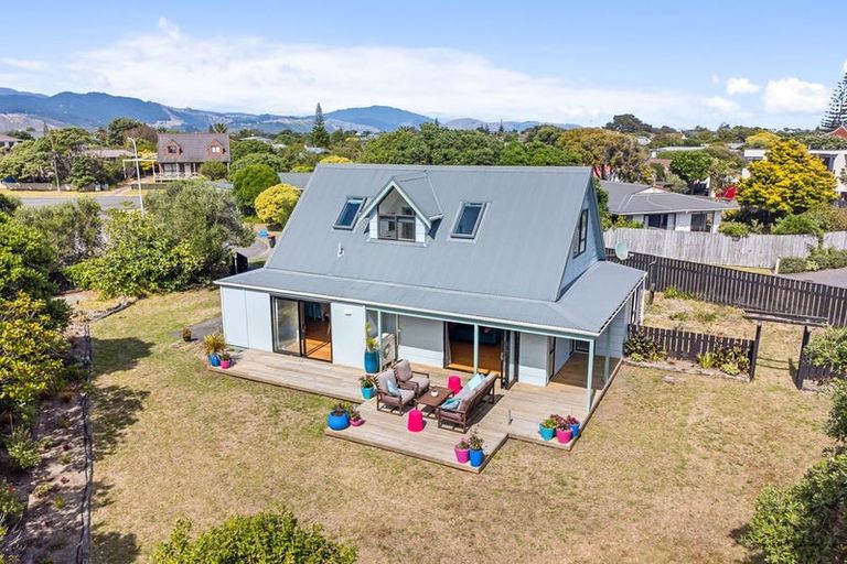 Photo of property in 9 Nuhaka Place, Paraparaumu Beach, Paraparaumu, 5032