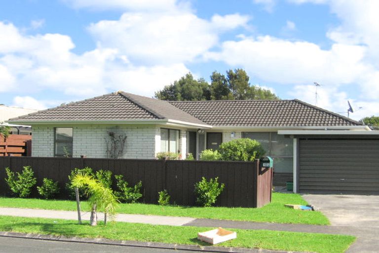 Photo of property in 2/10 Vivian Wilson Drive, Eastern Beach, Auckland, 2012