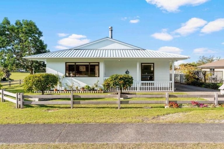 Photo of property in 116 Park Avenue, Whangamata, 3620