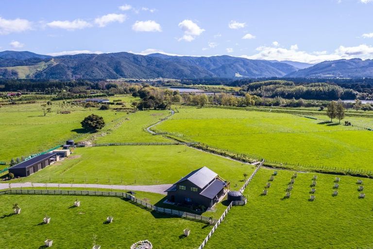 Photo of property in 50 Flax Cutter Lane, Woodside, Greytown, 5794