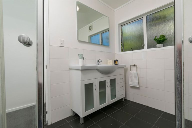 Photo of property in 7 Seabar Place, Glen Eden, Auckland, 0602