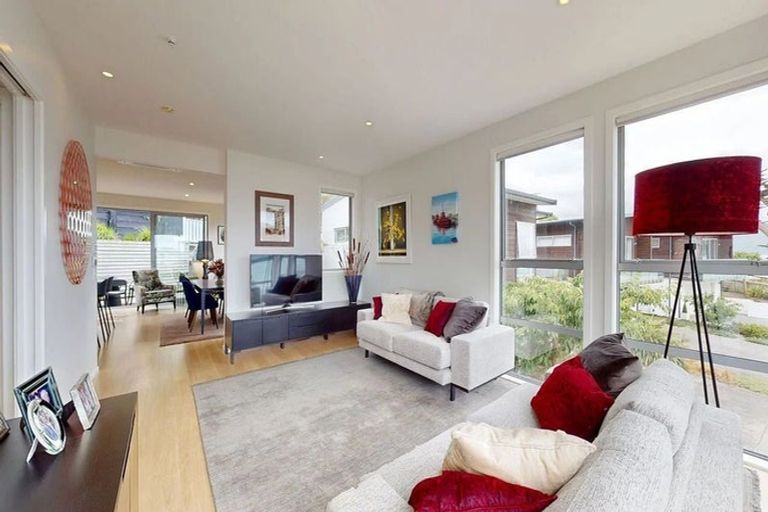 Photo of property in 98 Awa Road, Seatoun, Wellington, 6022
