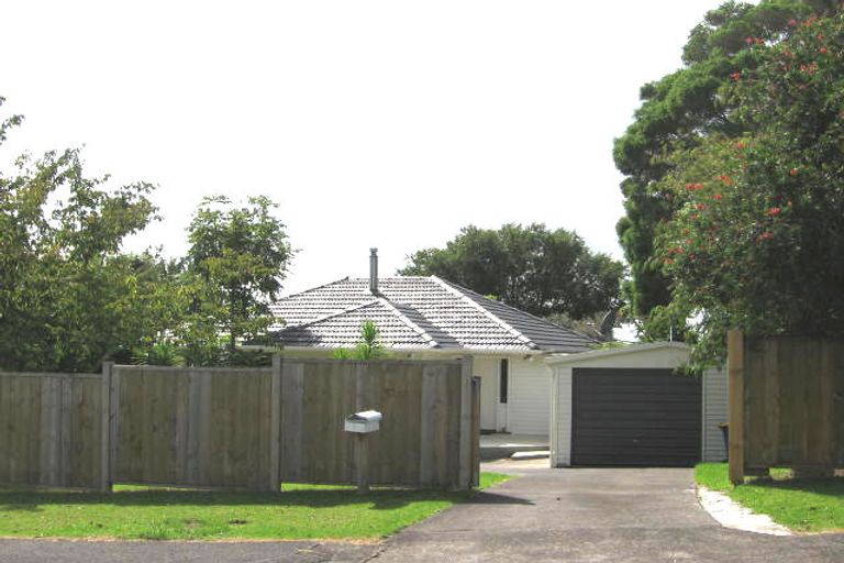 Photo of property in 1 Porter Avenue, Te Atatu South, Auckland, 0610