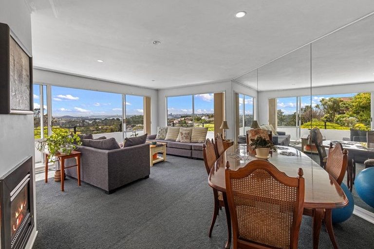 Photo of property in 28 Murano Place, Chatswood, Auckland, 0626