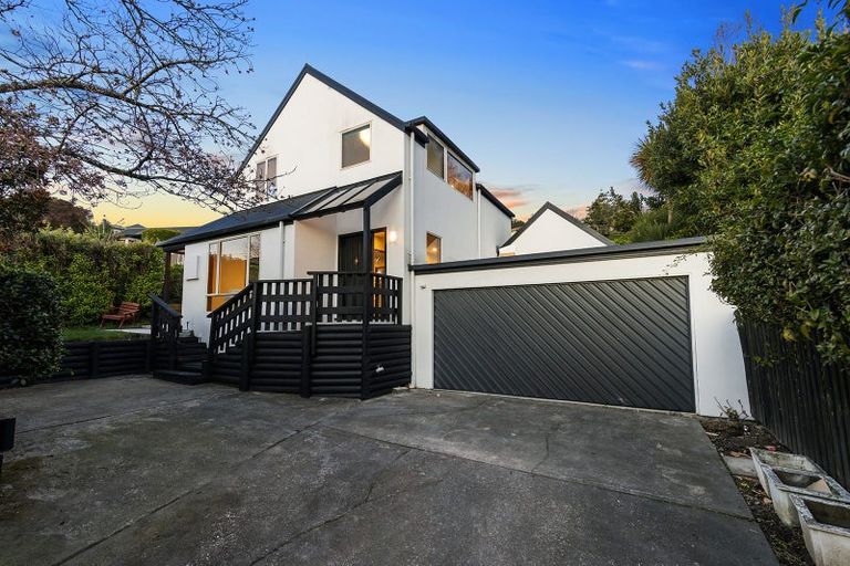 Photo of property in 2/118 Centaurus Road, Huntsbury, Christchurch, 8022