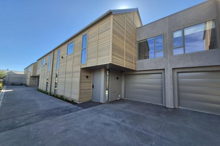Photo of property in 2/23 Webb Street, St Albans, Christchurch, 8014