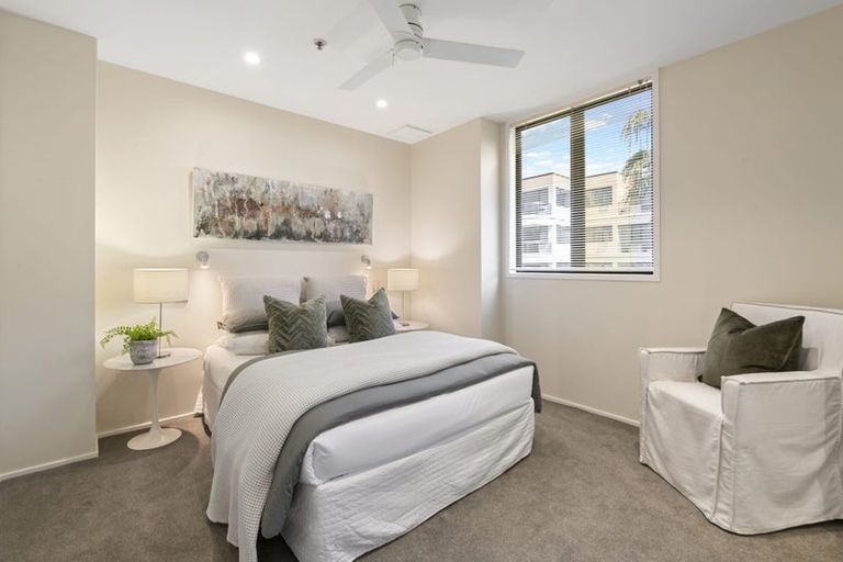 Photo of property in 4/5d The Promenade, Takapuna, Auckland, 0622