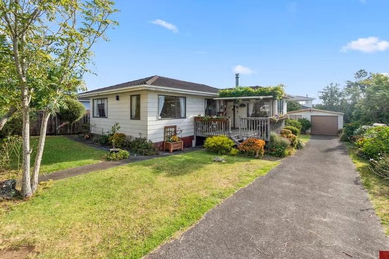 Photo of property in 10 Purata Place, Mangere Bridge, Auckland, 2022