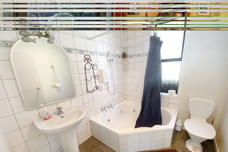 Photo of property in 9 Defoe Place, Waltham, Christchurch, 8023