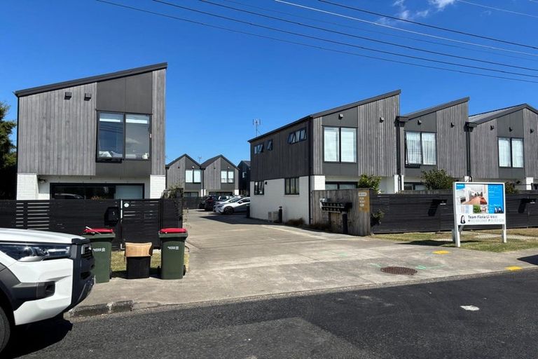 Photo of property in 12/12 Tawa Road, Te Atatu Peninsula, Auckland, 0610