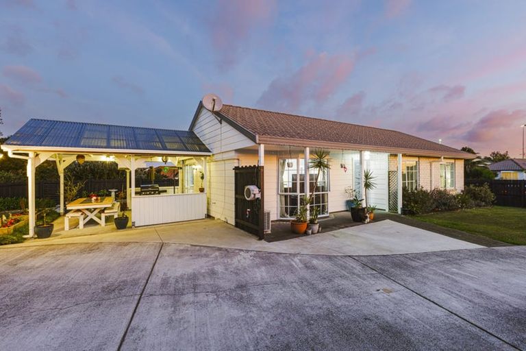 Photo of property in 21 Randwick Place, Randwick Park, Auckland, 2105