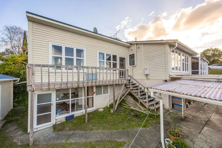 Photo of property in 74 Matipo Road, Mairangi Bay, Auckland, 0630