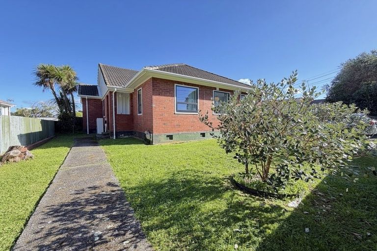 Photo of property in 25 Pirie Crescent, Moera, Lower Hutt, 5010