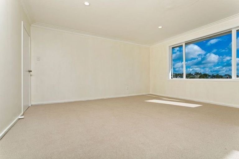 Photo of property in 660 East Coast Road, Pinehill, Auckland, 0630