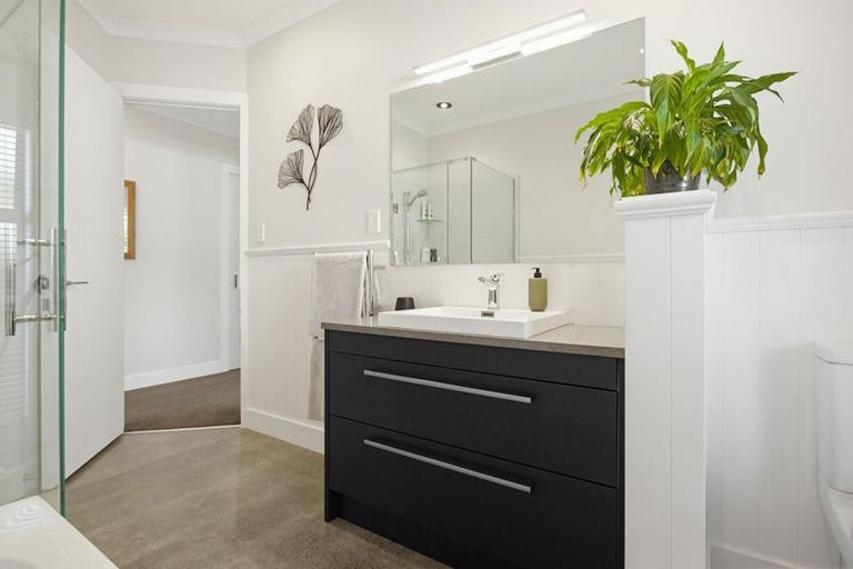 Photo of property in 14 Topping Place, Whitianga, 3510