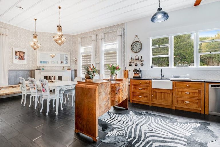 Photo of property in 1 Green Lane, Helensville, 0800