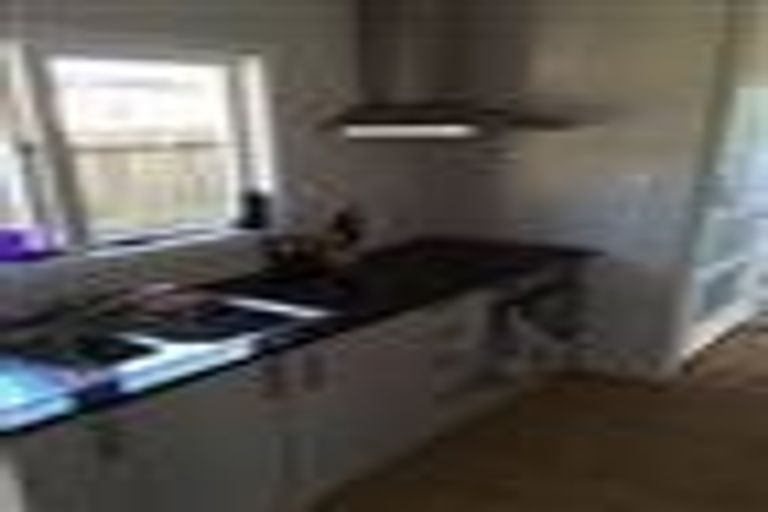 Photo of property in 10 Kaikoura Street, Henderson, Auckland, 0612