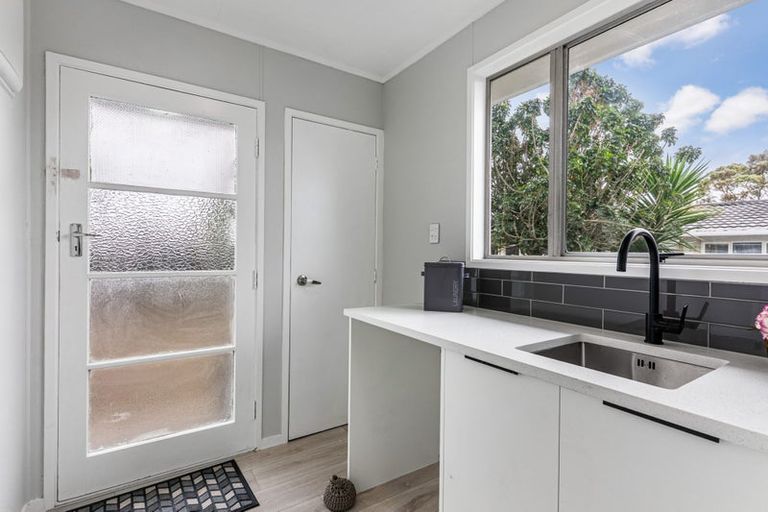 Photo of property in 54 Sikkim Crescent, Clover Park, Auckland, 2019