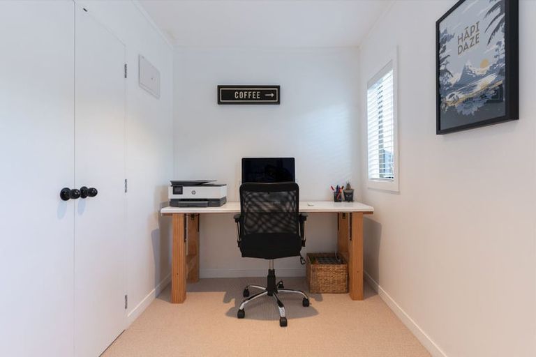 Photo of property in 1/45 Unsworth Drive, Unsworth Heights, Auckland, 0632