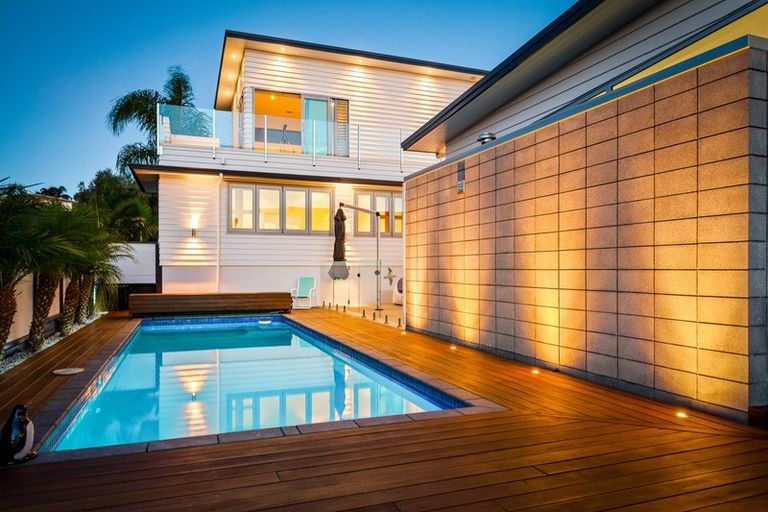 Photo of property in 8 Kerema Way, Schnapper Rock, Auckland, 0632