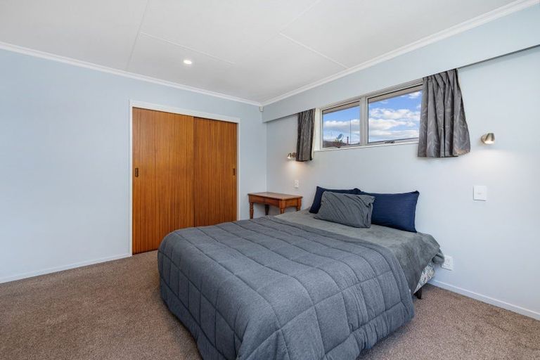 Photo of property in 11 Chippendale Crescent, Highbury, Palmerston North, 4412