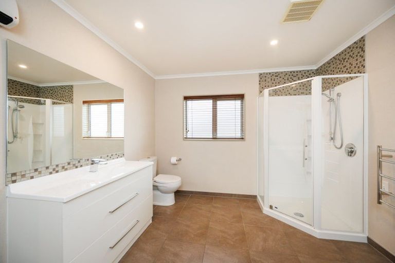 Photo of property in 30 Kilkenny Place, Fitzherbert, Palmerston North, 4410
