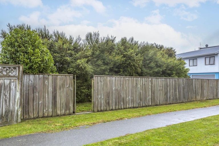 Photo of property in 27 Sailmaker Close, Whitby, Porirua, 5024