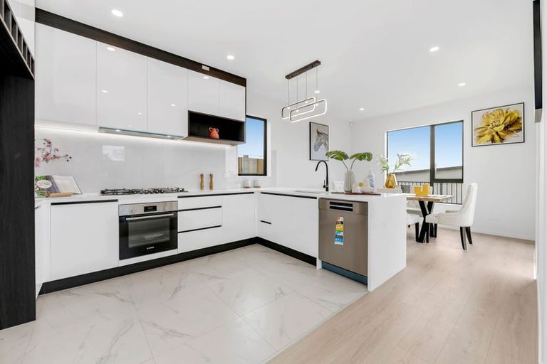 Photo of property in 12 Elevation Street, Flat Bush, Auckland, 2019