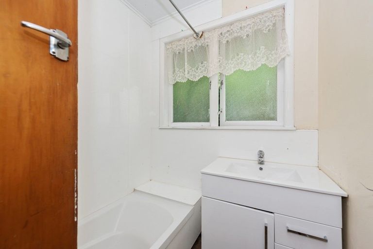 Photo of property in 34 Pollen Crescent, Melville, Hamilton, 3206