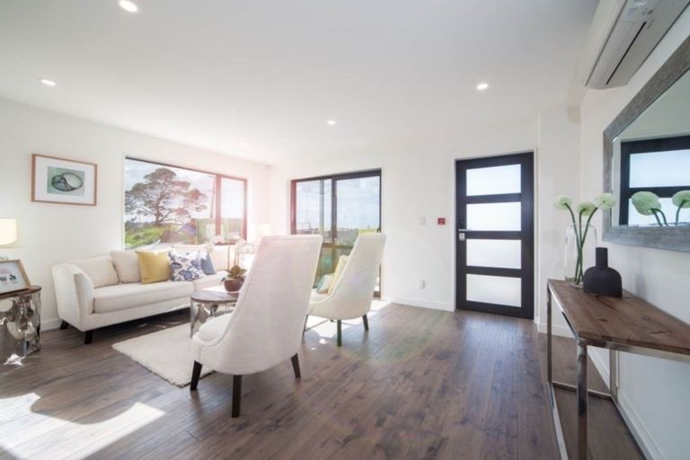 Photo of property in 128 Mcclymonts Road, Oteha, Auckland, 0632