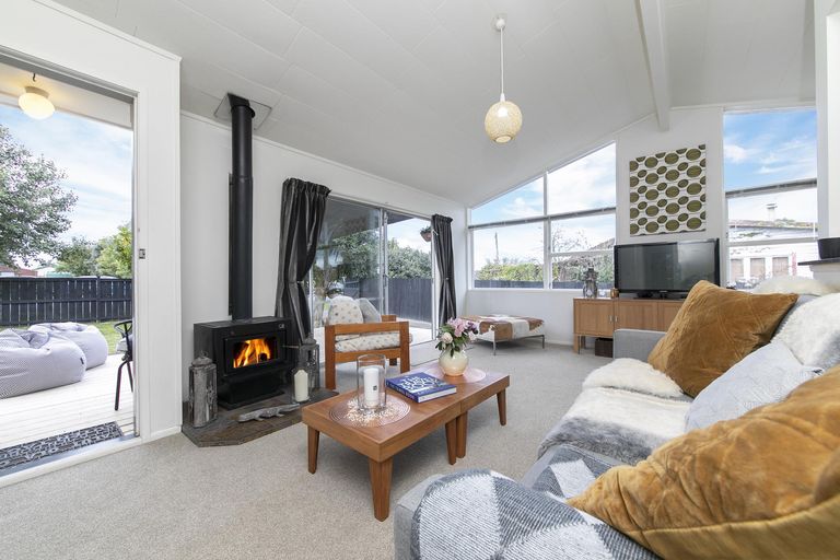 Photo of property in 14 Great North Road, Riverhead, 0820